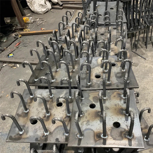 图纸中如何确定南宁预埋件的位置？